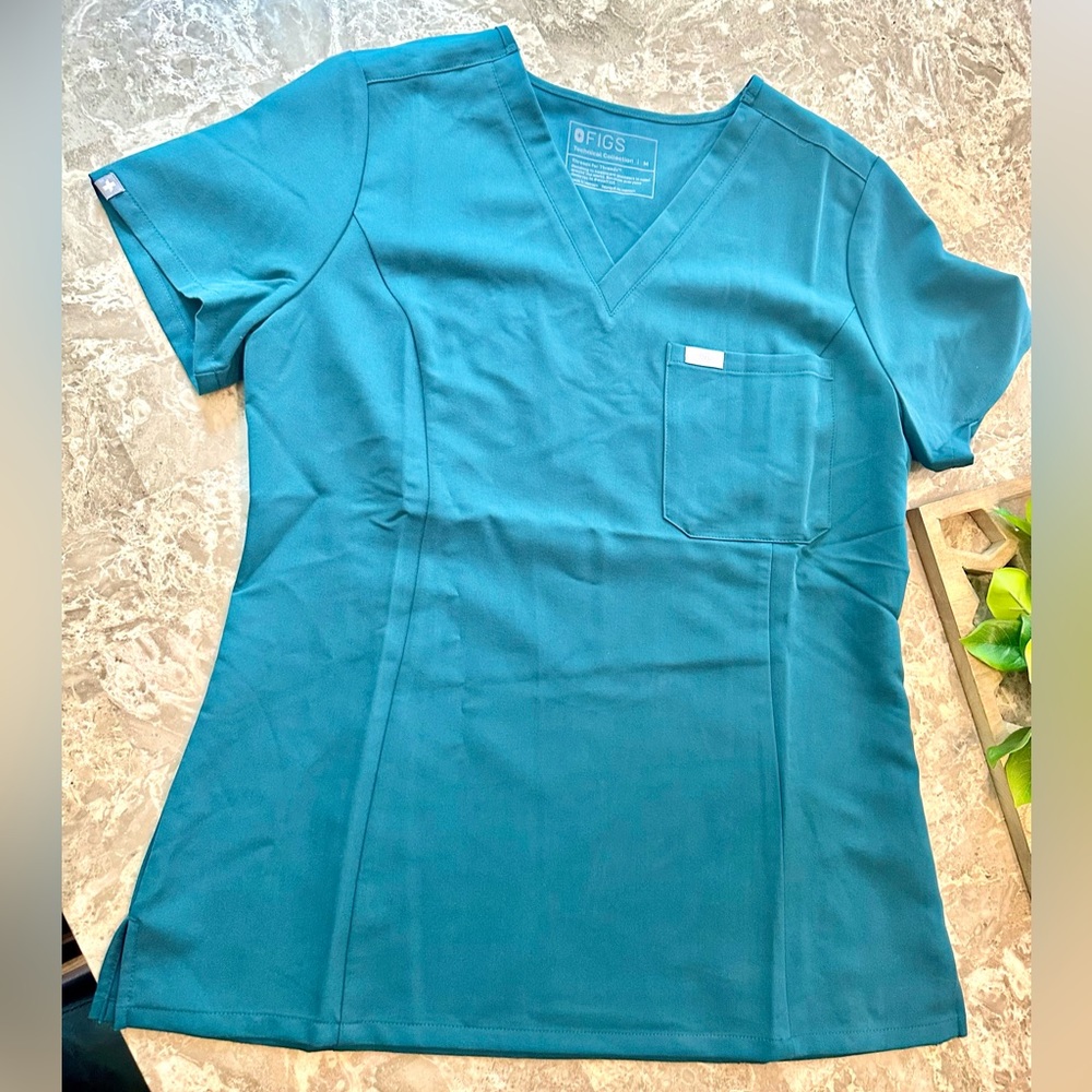Slim Catarina™ One-Pocket Scrub Top